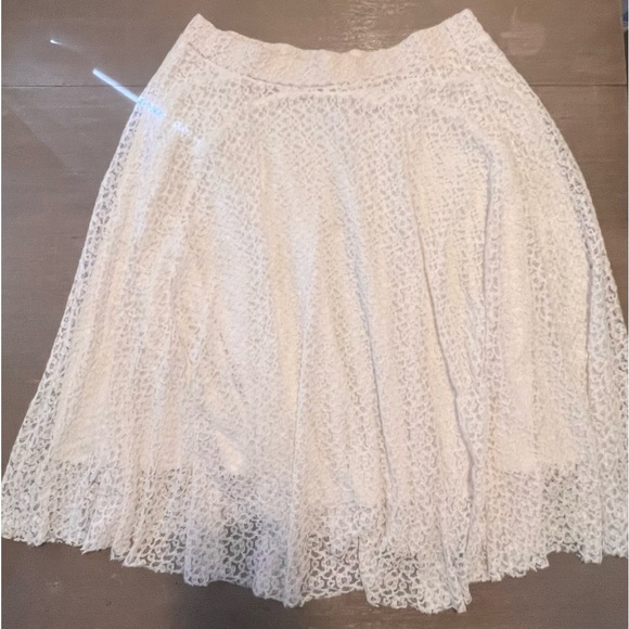 White Skirt - Picture 1 of 7